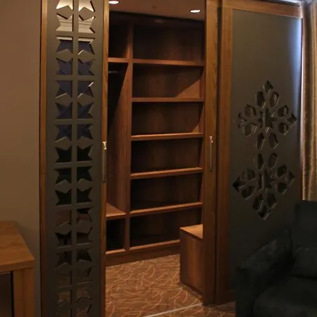 Porta Kavalja 酒店 *