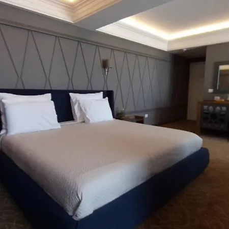 Hotel Porta Kavalja *